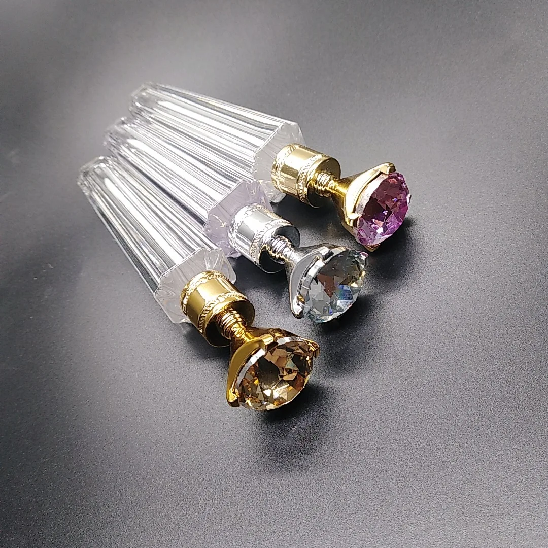 2021 New design empty lip gloss tubes container with diamond cap for private label