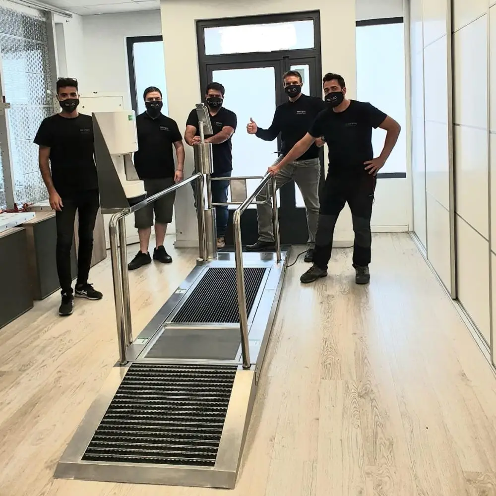 
Industrial hygiene equipment with temperature screening hand & footwear sanitizing function ---SHTA1808 from SLEMON 