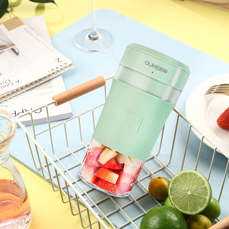 2022 USB Rechargeable Blender Mixer Cup Home Mini Portable Juicer Machine Juicing Cup