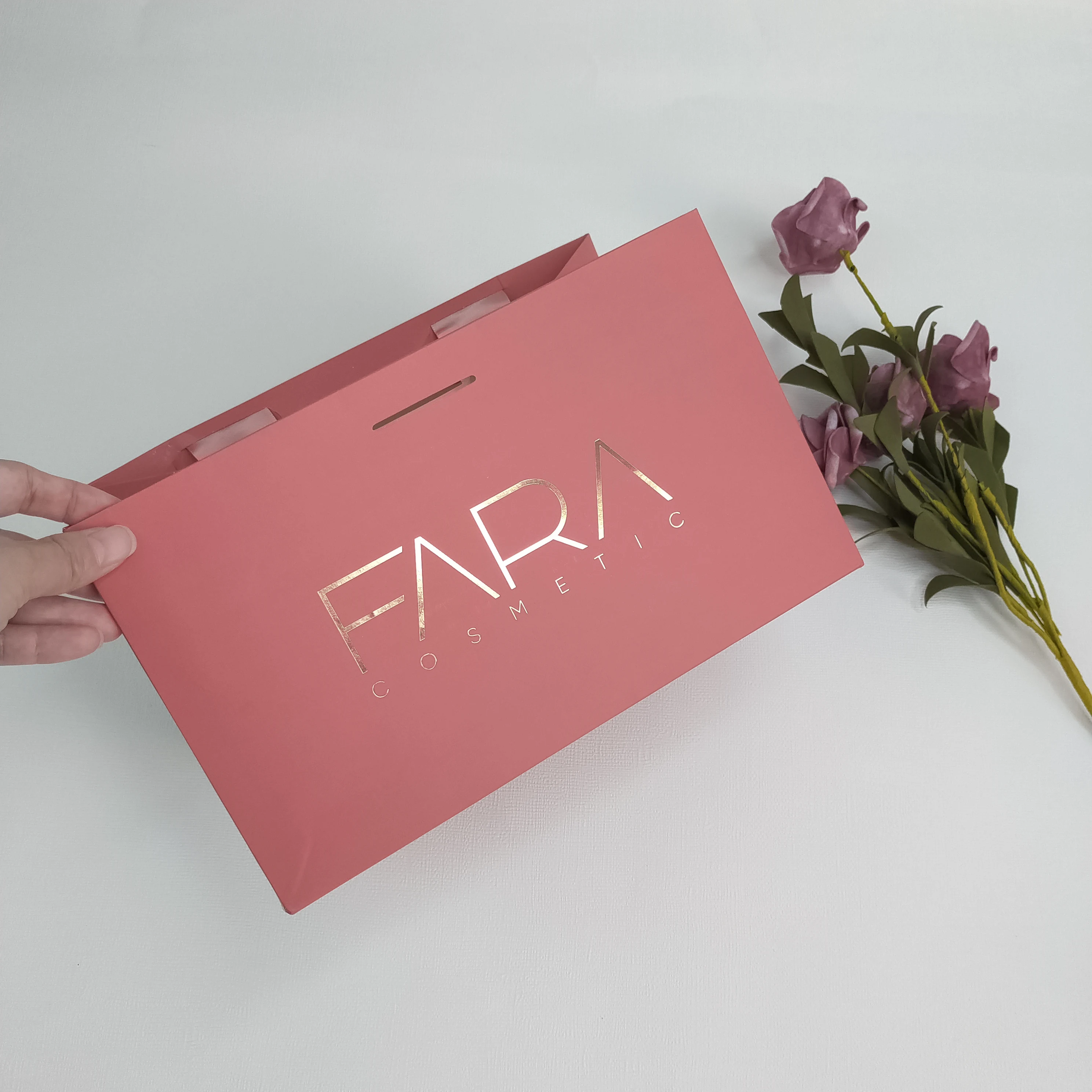 Custom Made Printed Logo Jewelry Packaging Kraft Shopping Paper Bag With Ribbon Handles Gold Foil Pink Gift Paper Bag