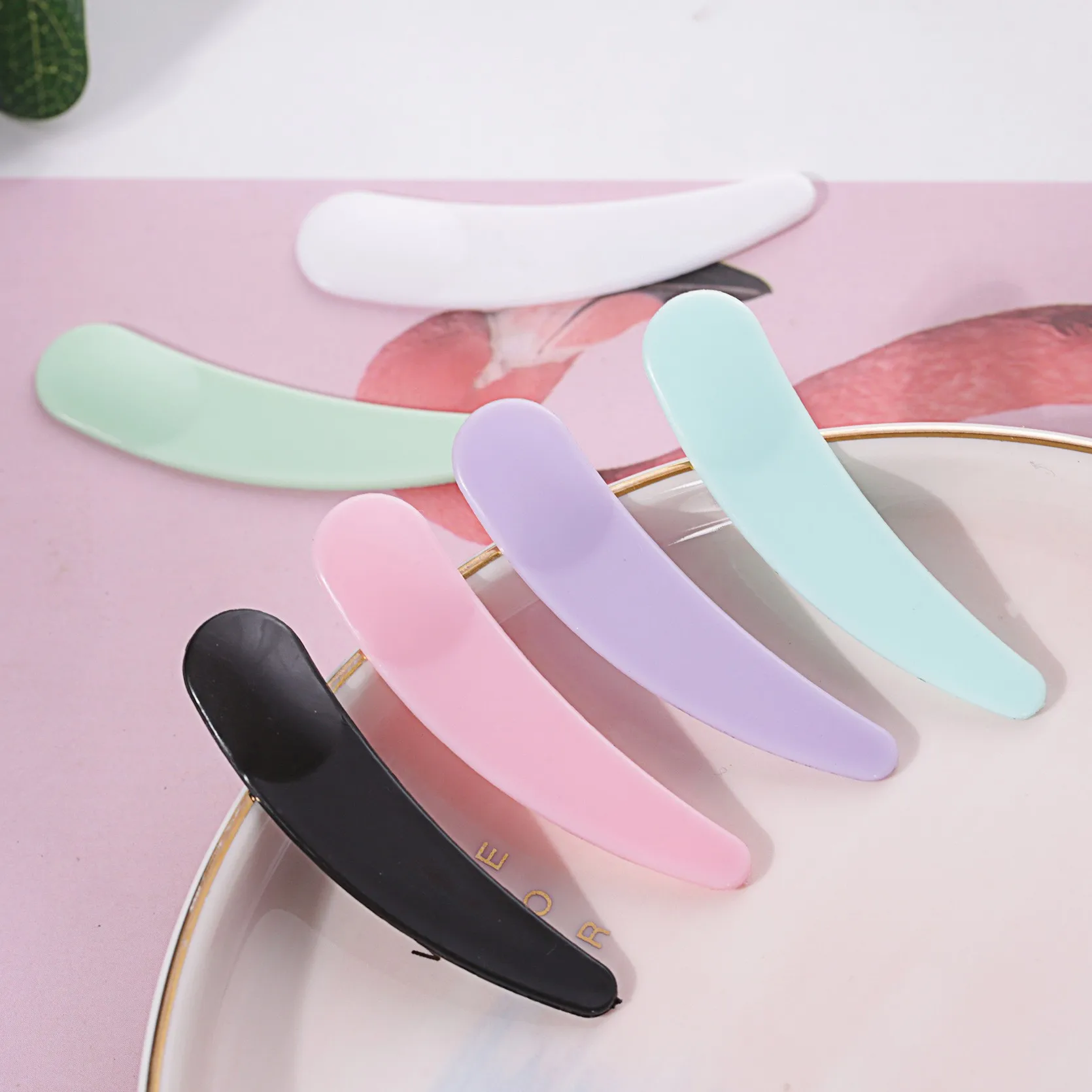 Wholesale In Stock Disposable Plastic 6cm Private label custom logo Small Makeup Scoop for Eye Cream lip blam spoon
