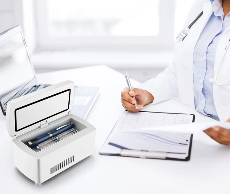 
 Портативный мини-холодильник для инсулина на батарейках  