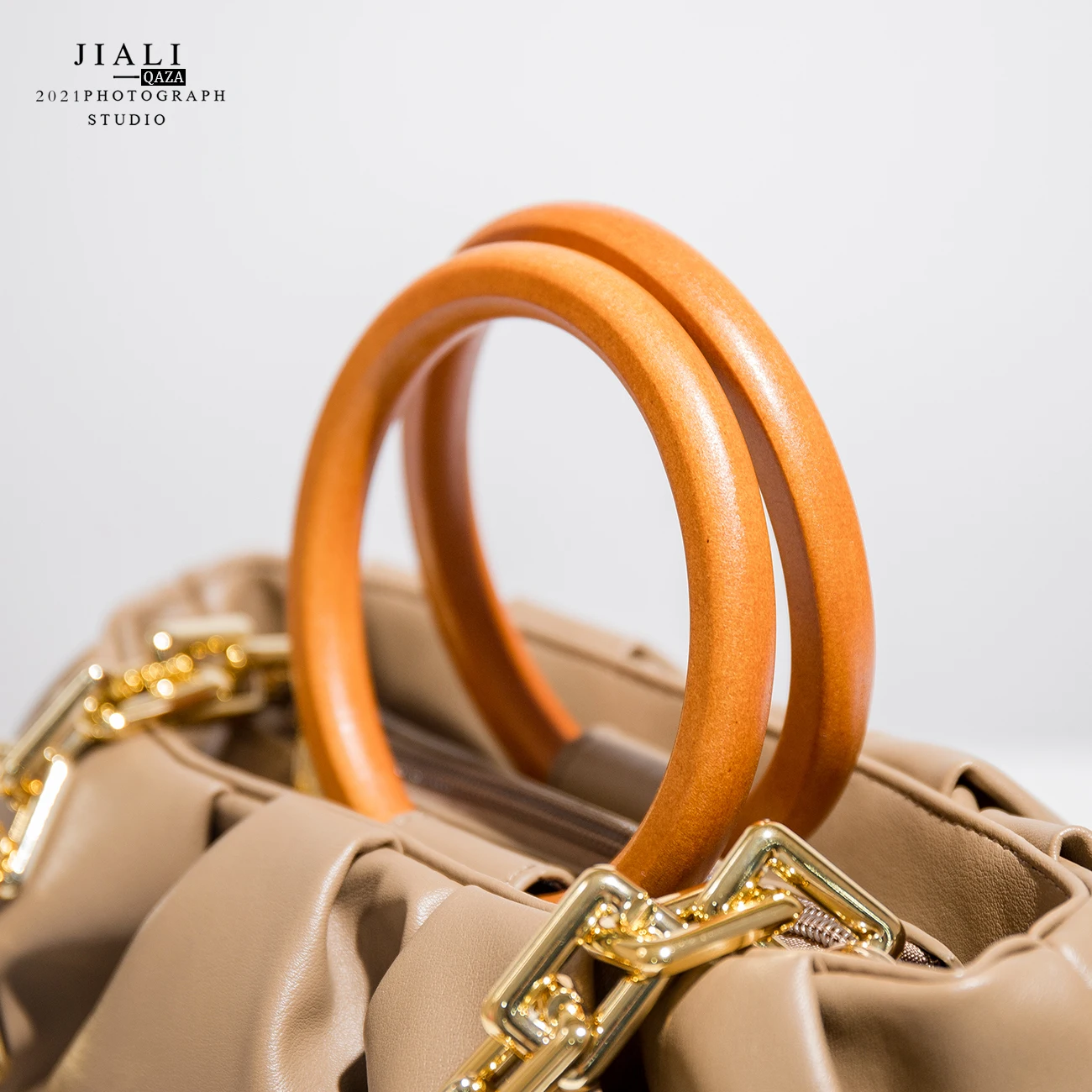 ZD905 Wholesale Pu Leather Wooden Handle Guangzhou Designer Handbag Luxury Trendy Bags Women Handbags Ladies