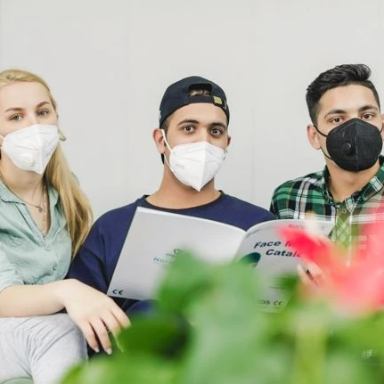 
 3 слоя одноразовые медицинские маски ASTM Уровень 2 ушных петлях для шлепки для ухода за кожей  