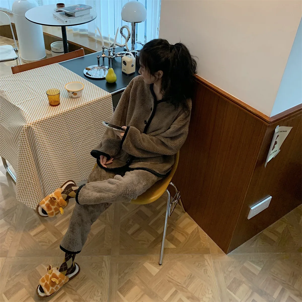 XIXITIAO Home Pvc Indoor Anti slip  Ladies Thick Sole Cute Slides slippers Cloud Animal Shaped Plush Slipper for Women Girls