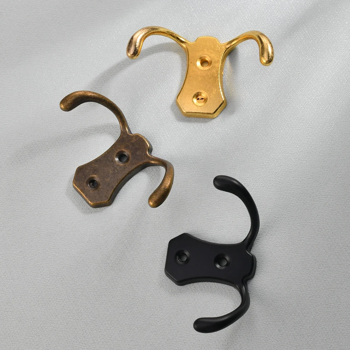 Antique European-style Black Metal Zinc Alloy Horn Double Hook for Clothing Changing Room Hat and Miscellaneous Items