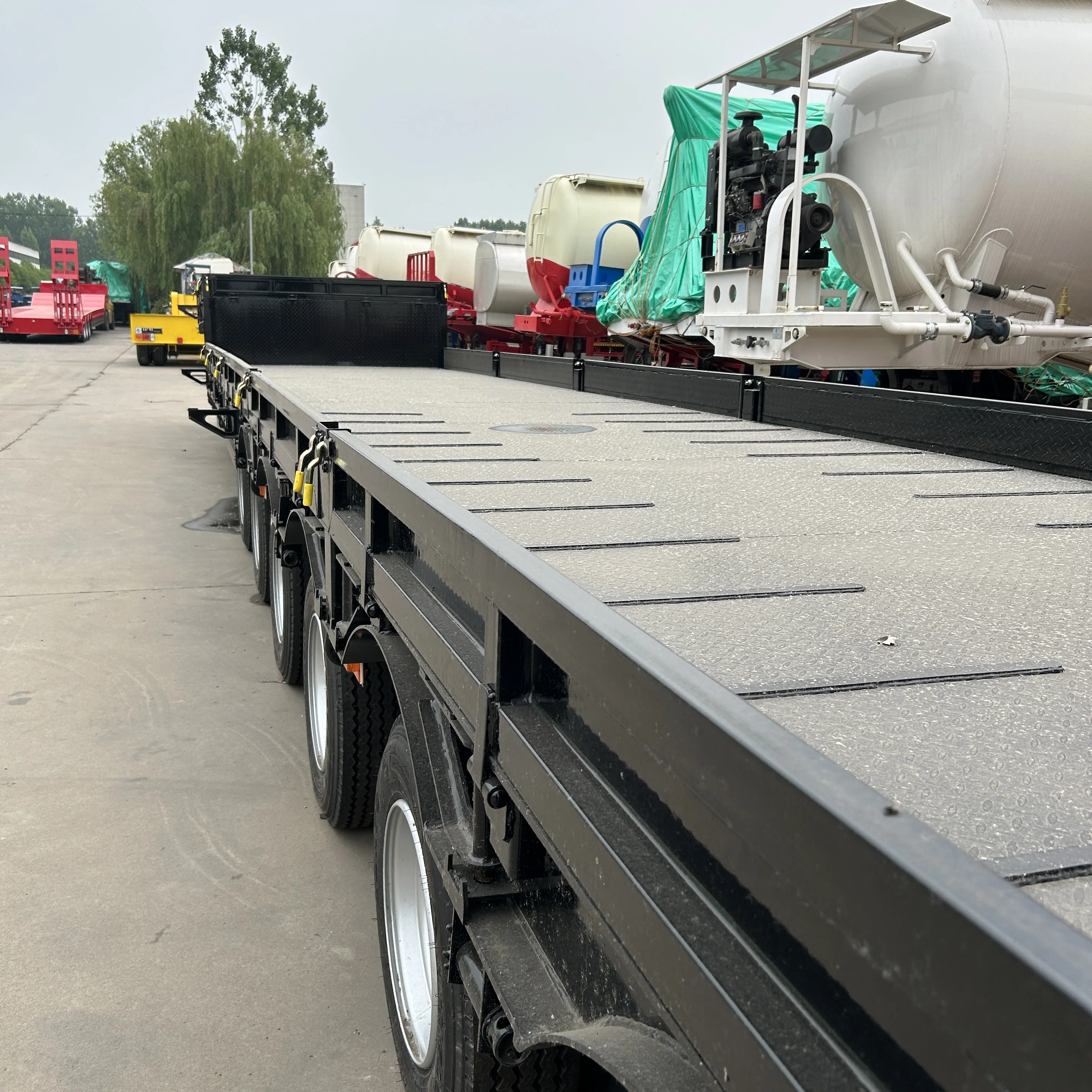 Hot Sale Semi-Window Trailers Low Flatbed Transport Container Truck Trailers Skeleton Semi-Trailer