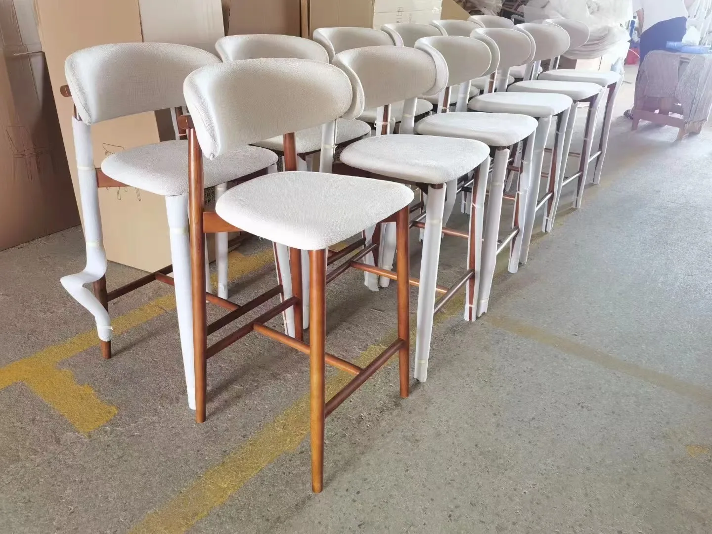 Wholesales Modern Nordic Light Luxury Wooden Leg White Fabric High Stools Bar Chair For Kitchen Home Restaurant Dining Furniture