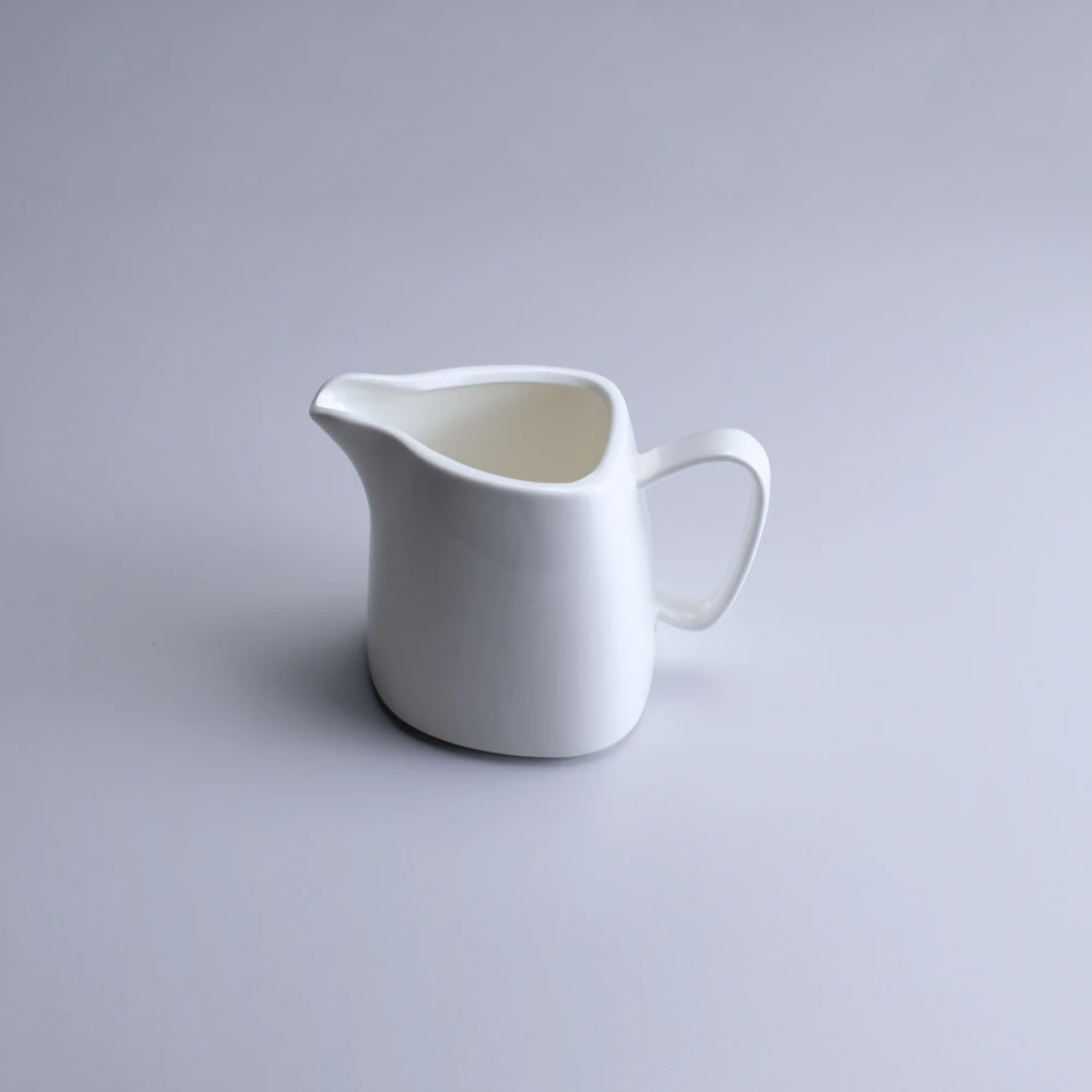 2024 Hotel Supplier Wholesale Glossy White  Table Latte Art Pots OEM LOGO  Vajilla Italian Ceramic Milk Pitcher Ceramic Milk Jug
