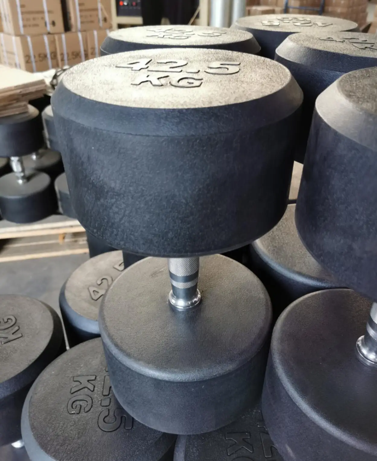 Top quality exercise products Fixed Round Head Black Rubber Coated Dumbbell in LB With contoured handle for gym training
