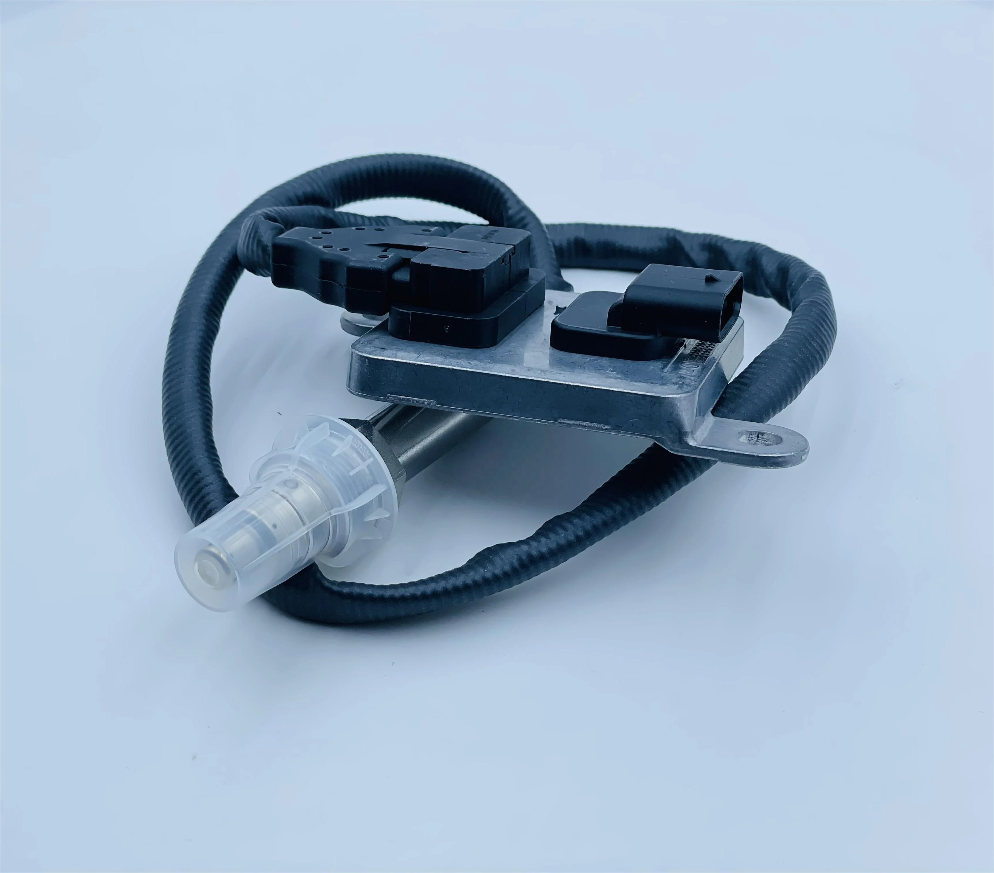 12V High Quality Nitron Oxide NOx Sensor A0009052310 for Mercedes Benz Trucks and Engines New Condition with 1 Year Warranty