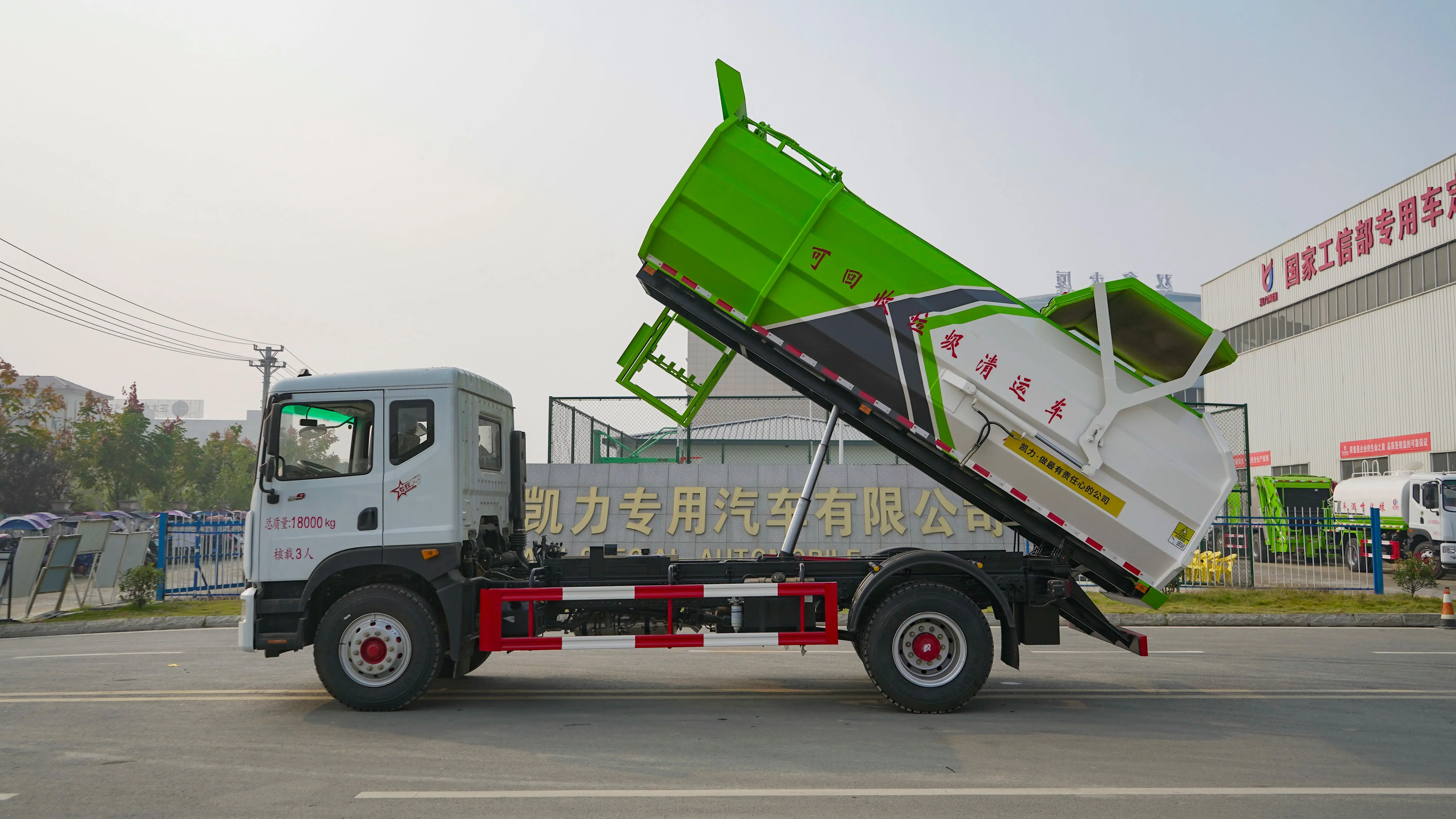 Factory Price  Dongfeng D9 15-20 CBM  4x2  Cummins 230hp Waste Collection Garbage Truck Bucket Garbage Truck