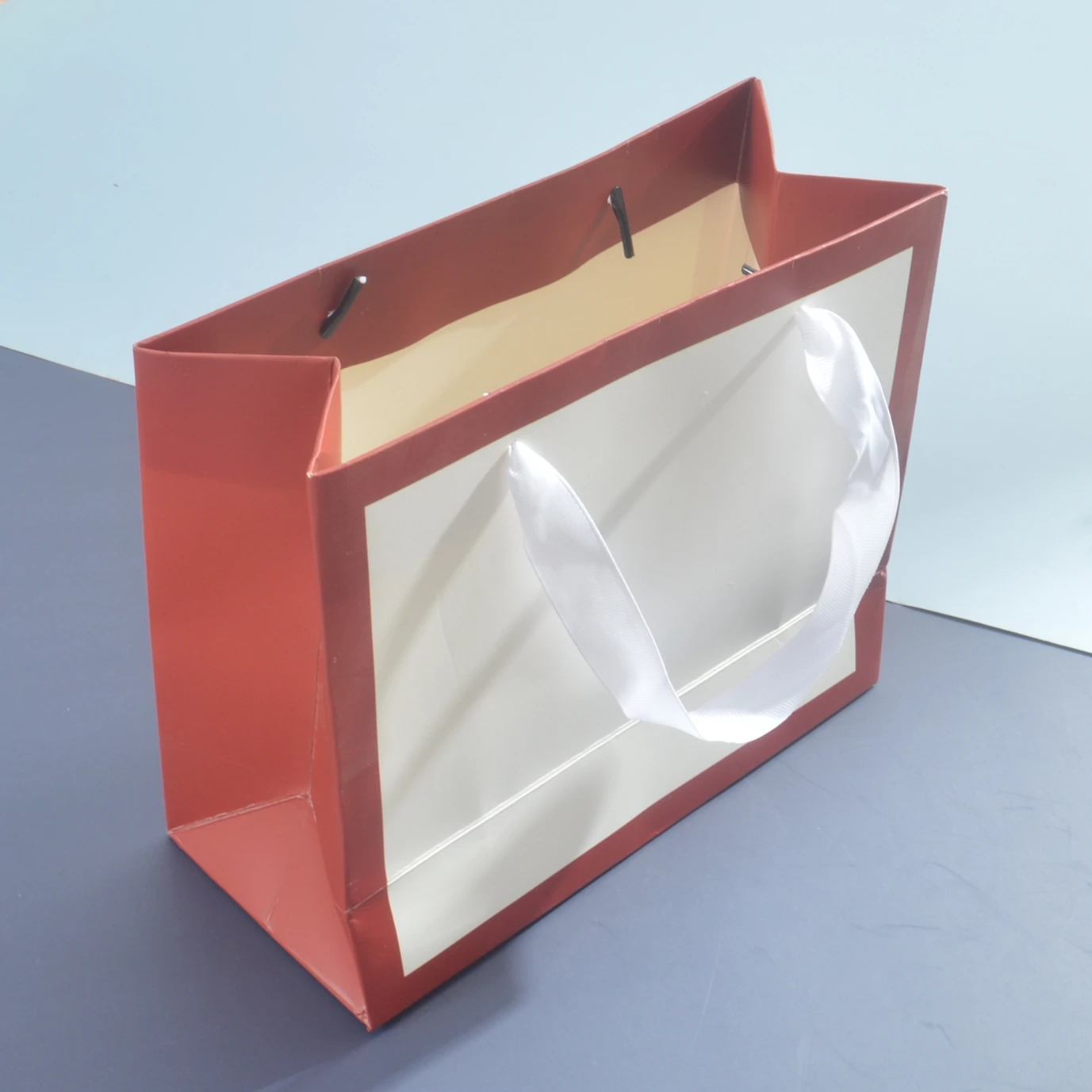Custom Luxury Clothes Store Retail Packaging Gift Carry Bags Boutique Shopping Paper Bags With Your Own Logo