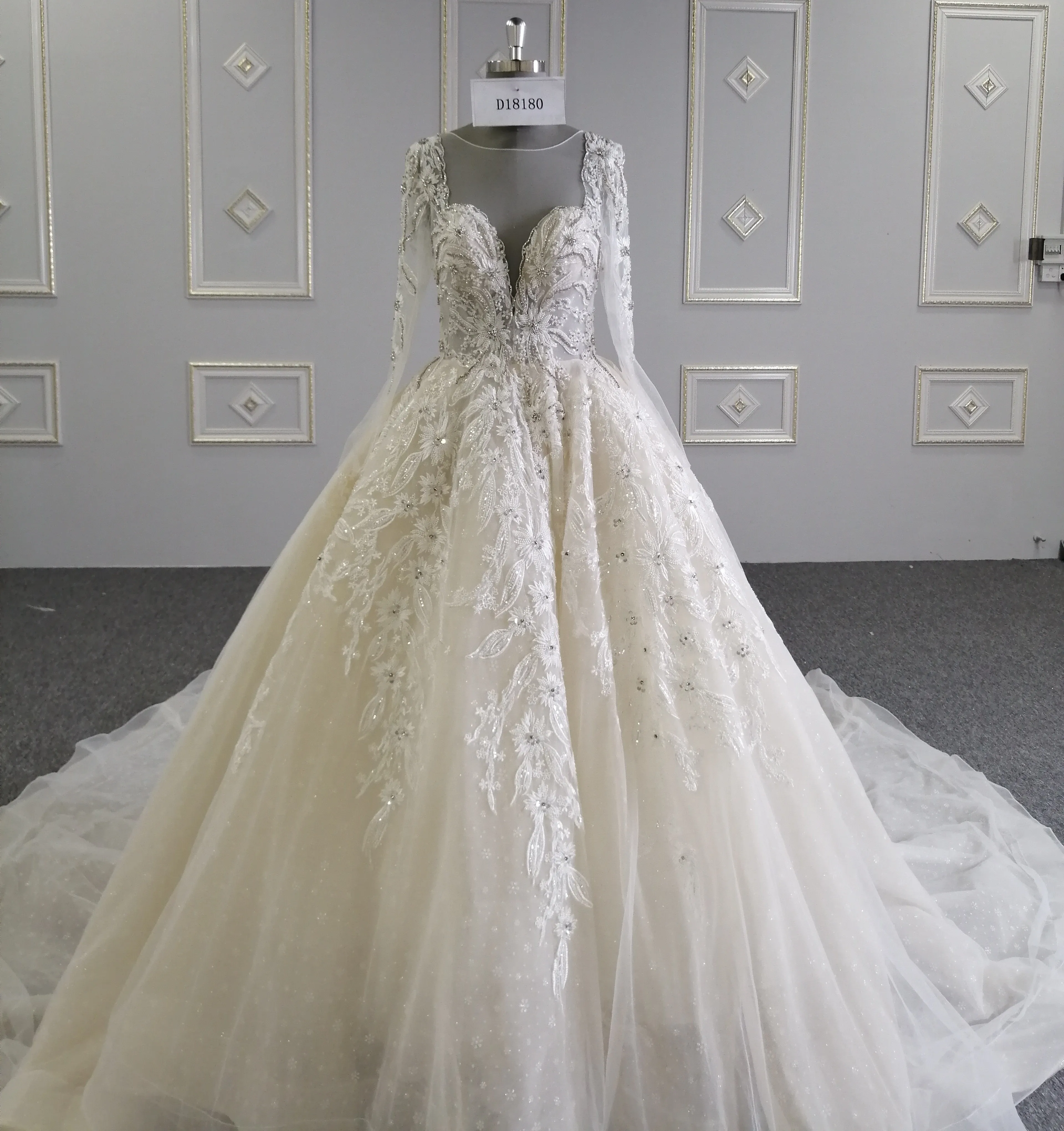 Latest Design Luxury Champagne Bride Gown 2019 Royal Train Lace Appliques Beaded Wedding Dress