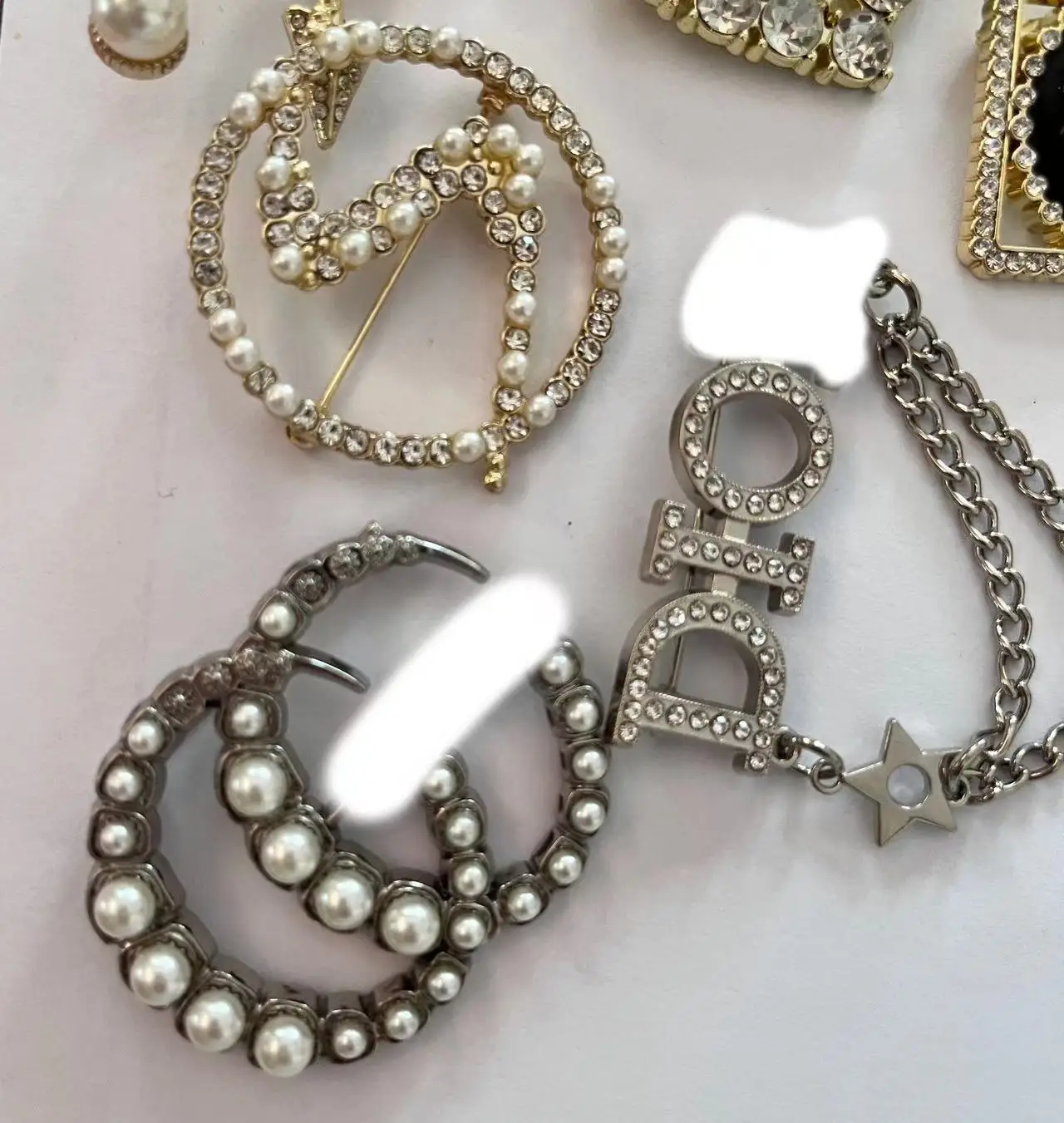 Брошь и булавки для женщин