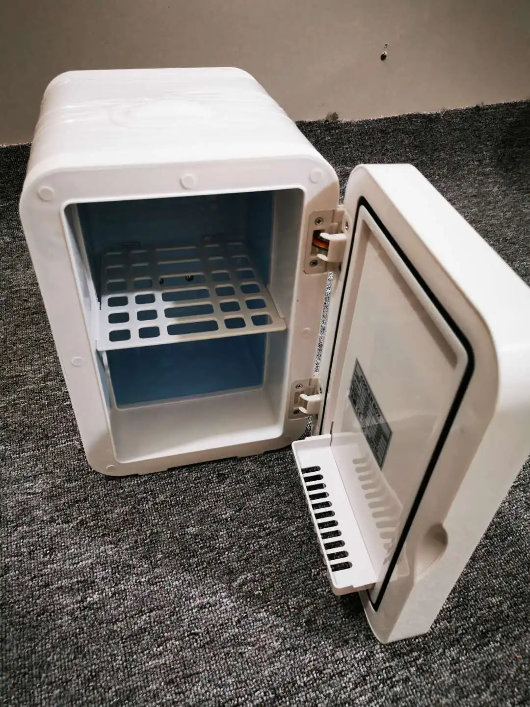 PCFCOOL новый дизайн мини холодильник дисплей уход за кожей автомобильный с цифровой температурой