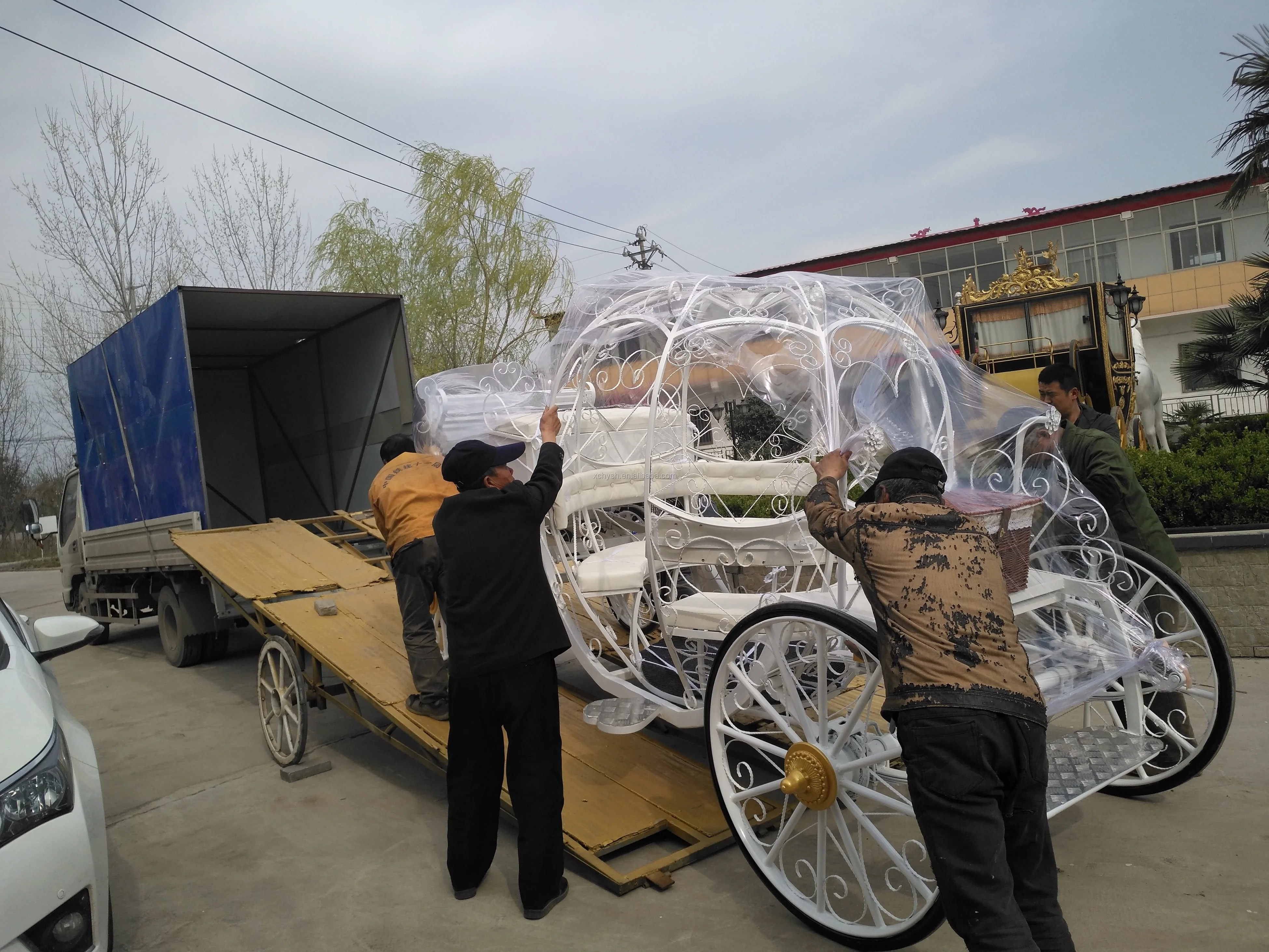  Белая коляска в английском стиле викторианская Тыква