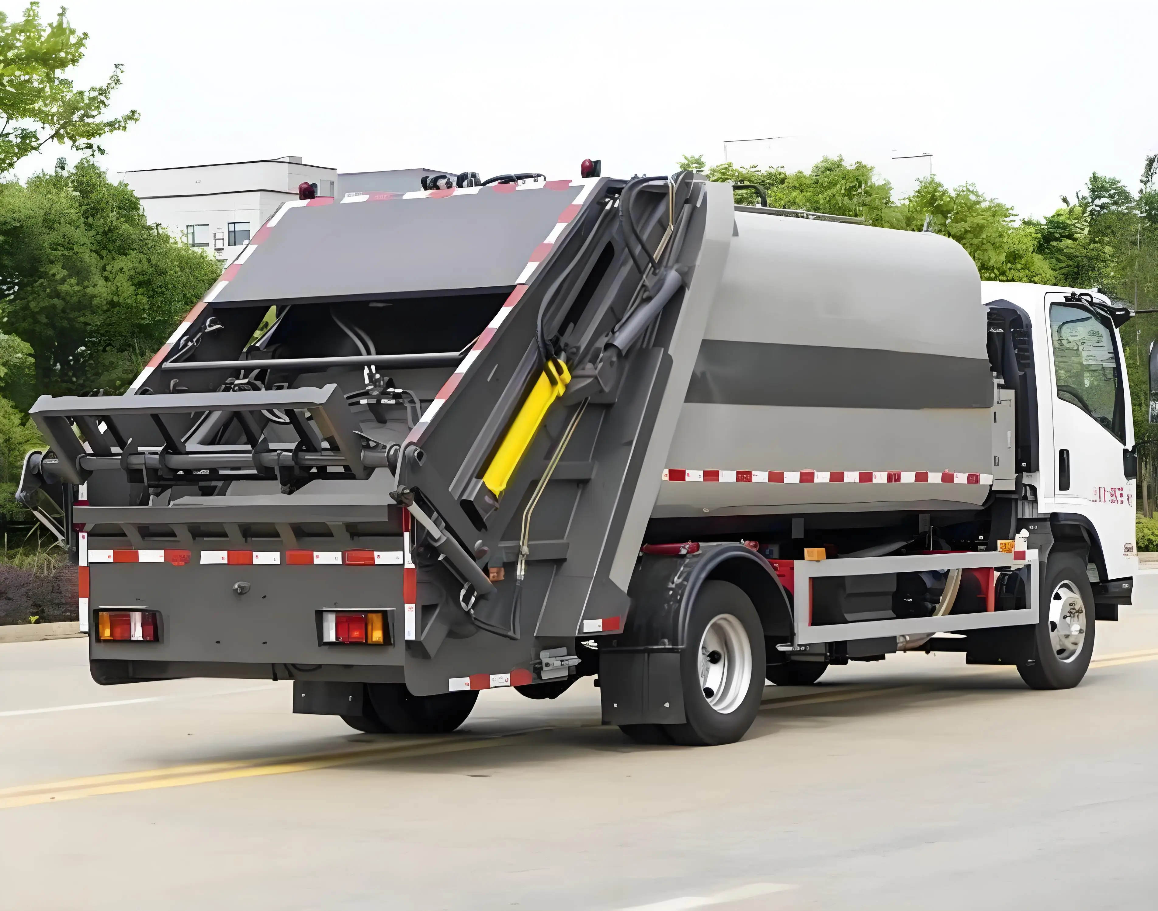 The Plant Directly Sells High-capacity Garbage Collection Trucks :4 X2 Compressed Vehicles