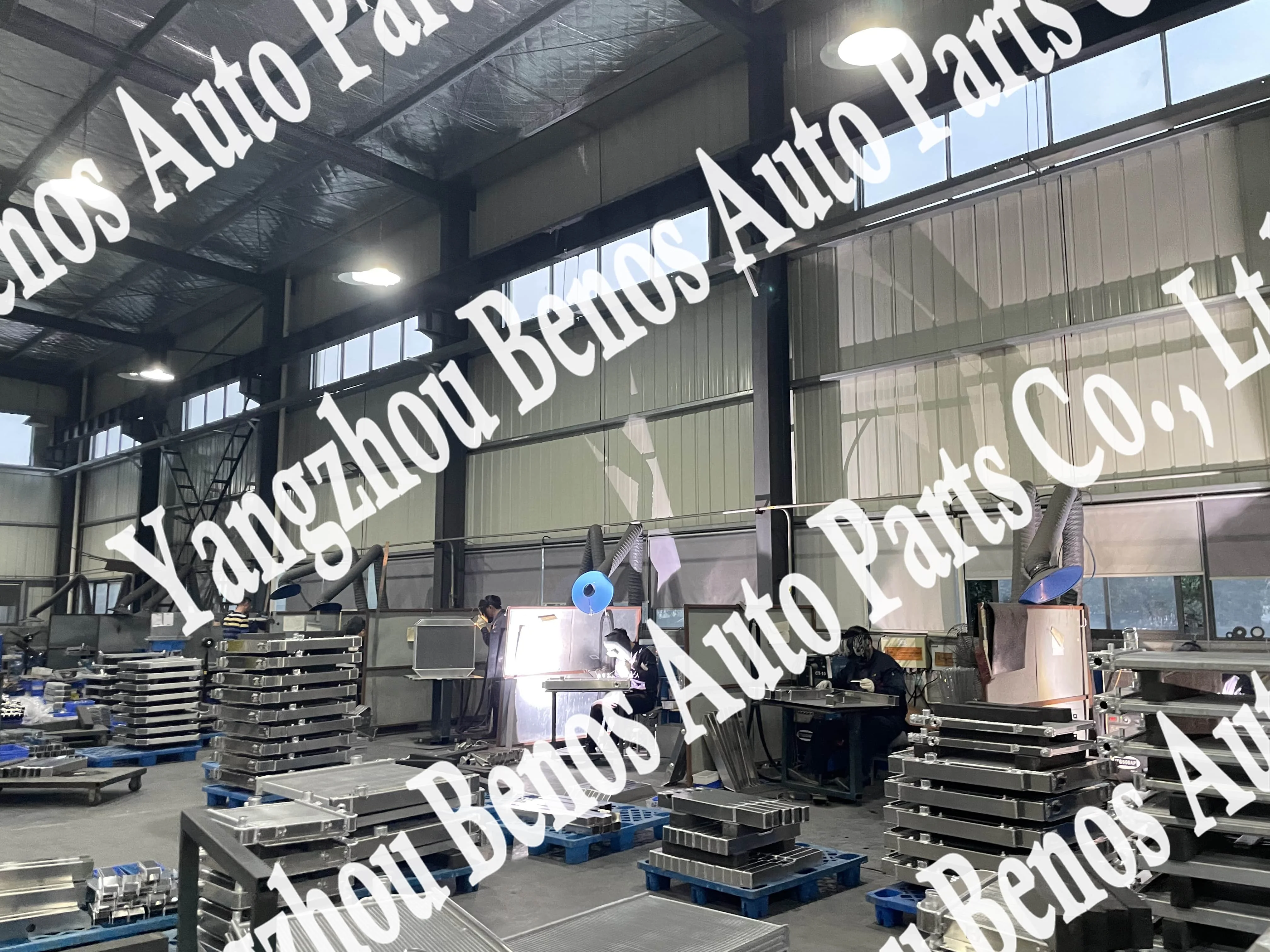 4 Rows Shroud Fan Radiator For Nissan GU PATROL Y61 PETROL 4.5L MT 1997-2001