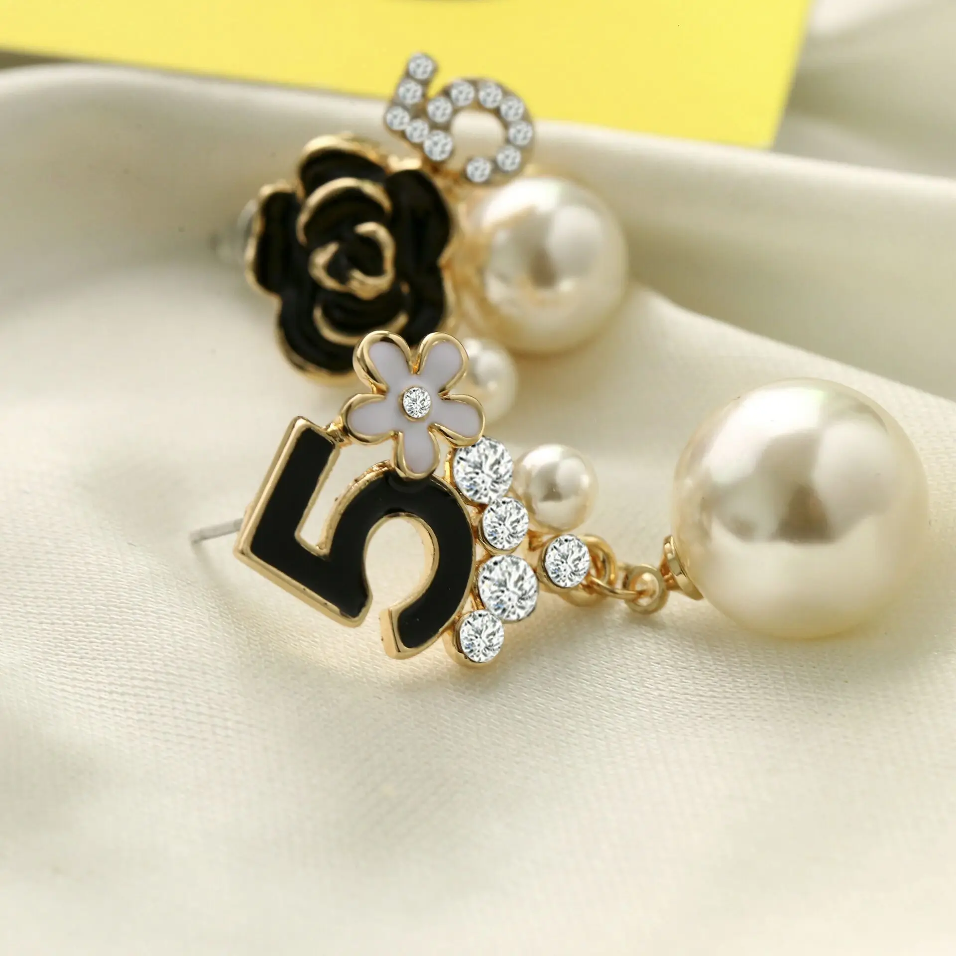 Fashion High Quality Jewelry Famous Brand Designer Luxury Letter Flower Camellia Number 5 Earrings for Women