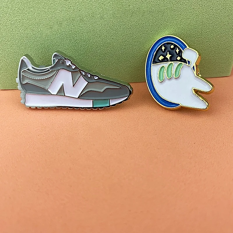 Custom Logo Metal Cute Anime Animal Hat Pins Crafts Brooch Clothing Badge Soft Enamel Lapel Pin