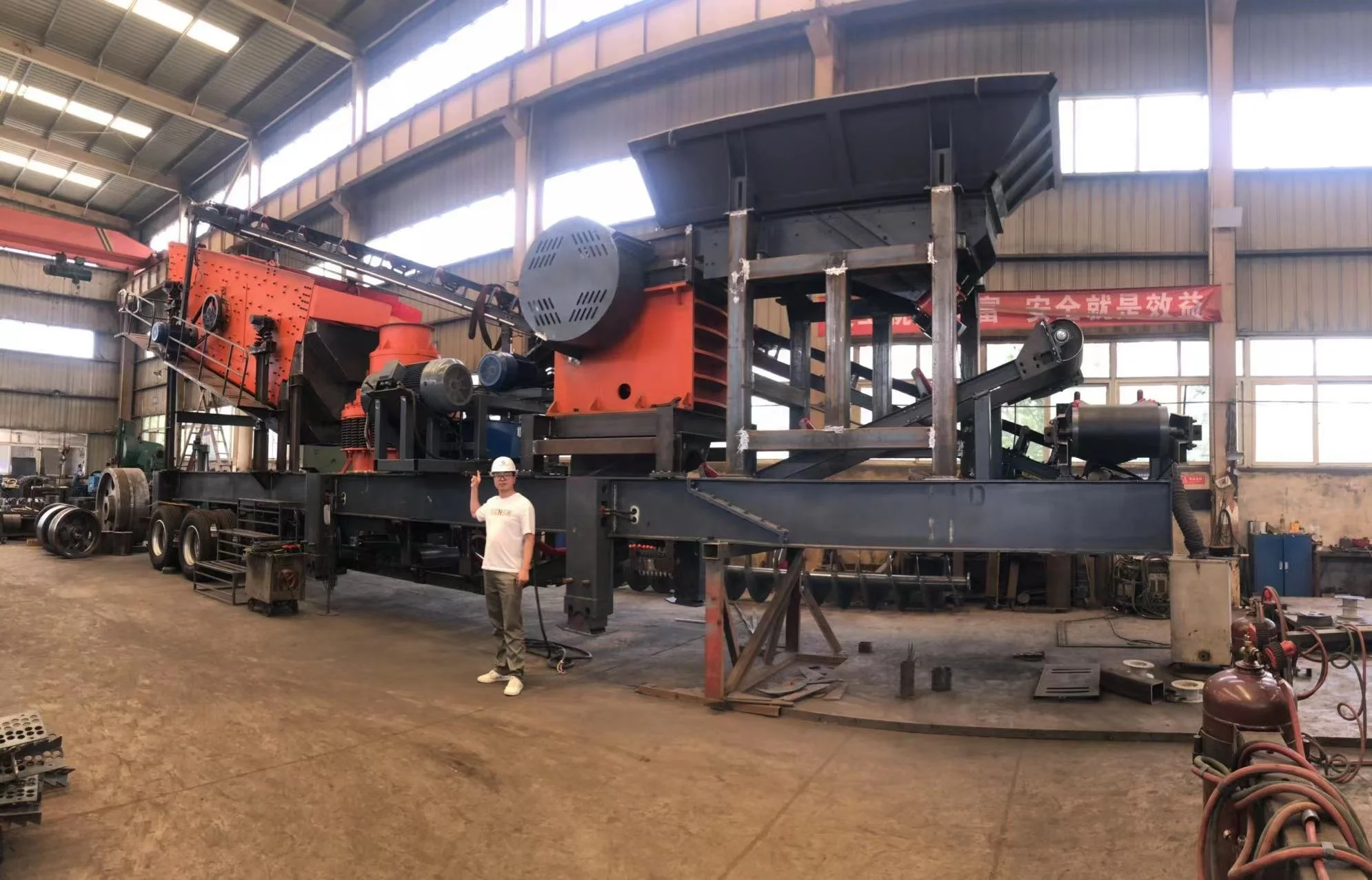 mobile 50-60 tph stone crusher plant with jaw crusher fine  crusher