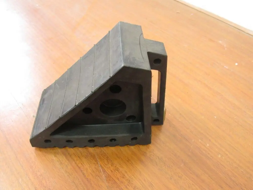 Black Rubber Wheel Curb Blocks Wheel Wedges Block Leveling Ramp Wheel Chock For Parking Lot Motorhome Car Vehicle