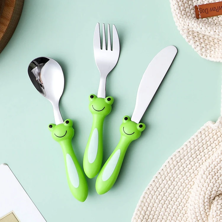 
Practical green plastic carton handle design safe food grade 3 pcs knife spoon and fork kids flatware cutlery set for children 