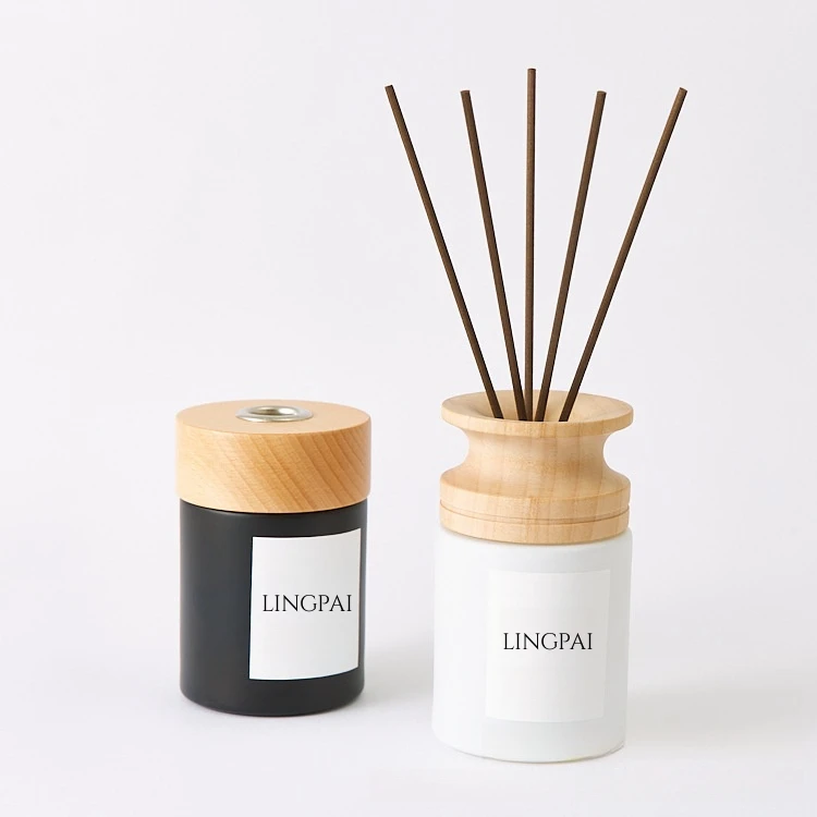 Luxury Clear Frost Round Glass Bottles 100ml/150ml With Air Fresheners Sticks Custom Bamboo Wooden Lid MOQ