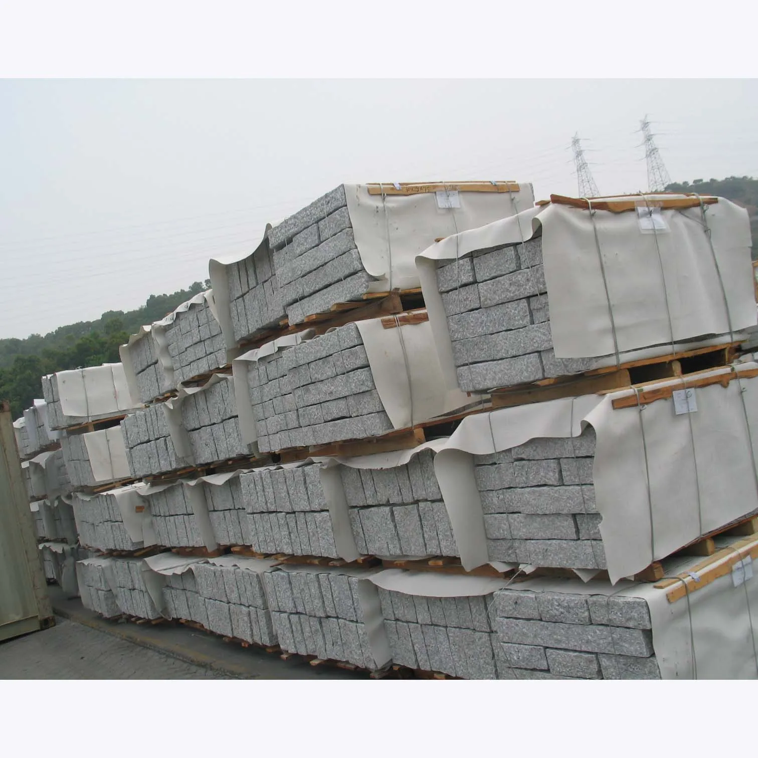 China Cheap Standard Light Grey Pineapple Granite Kerbstone Types Sizes Mould