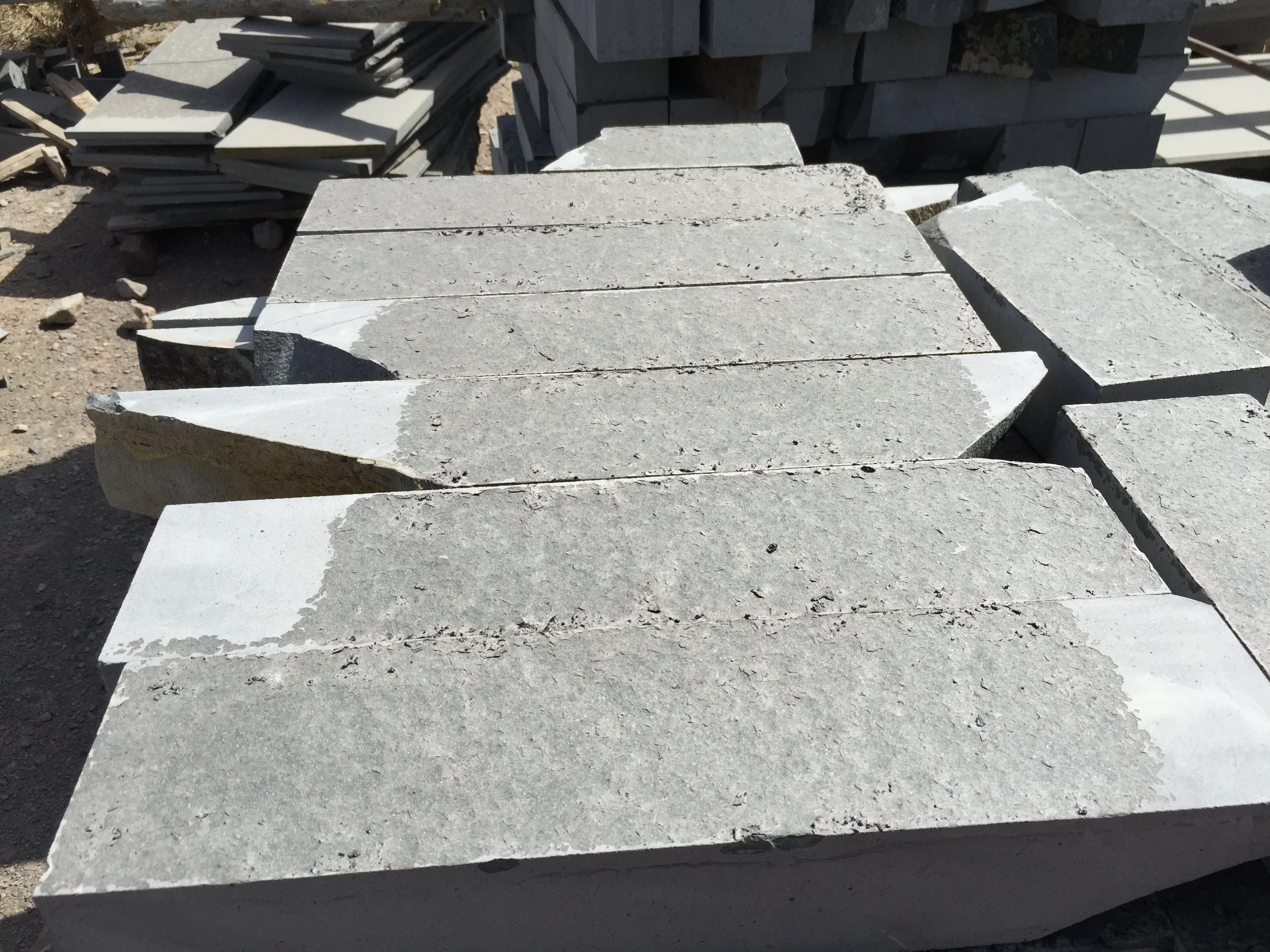 Slungshot Paving Stone Natural Black Basalt Stone Step Outdoor for Garden Yard Park Sidewalk Driveway Decking