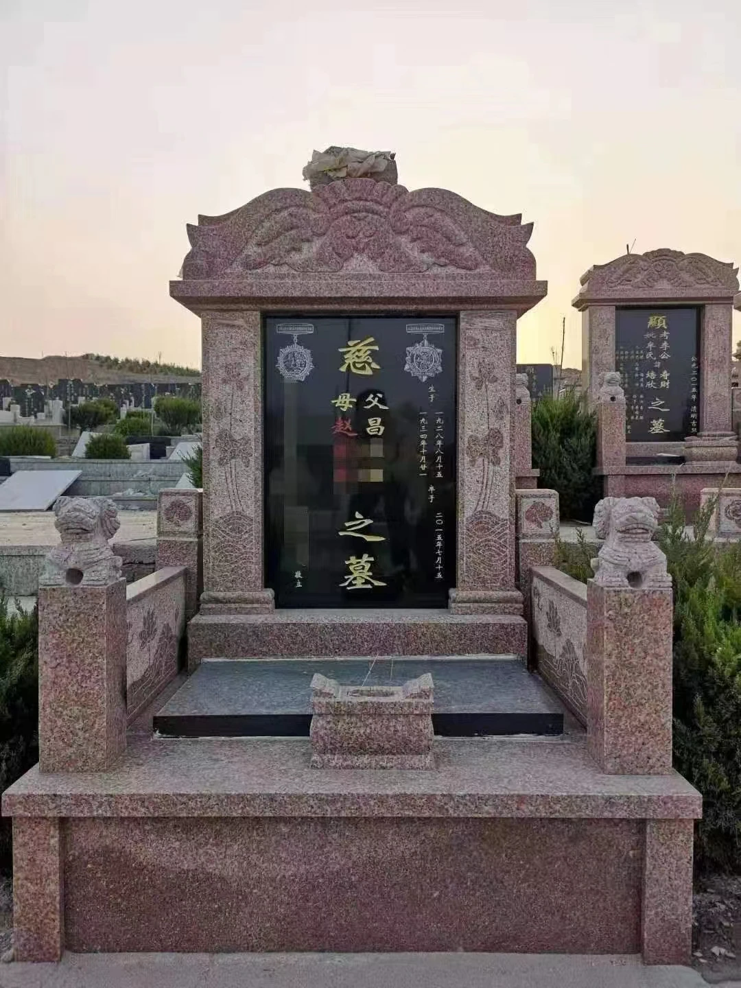 High Quality Materials, Modern and Minimalist Stone End Custom Carving Techniques, Granite Tombstones