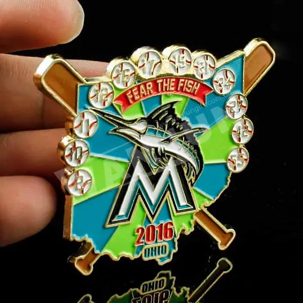 2019 Manufacturers China Hard Enamel Lapel Pin Custom Christmas lapel pins Customized design cheap enamel lapel pin