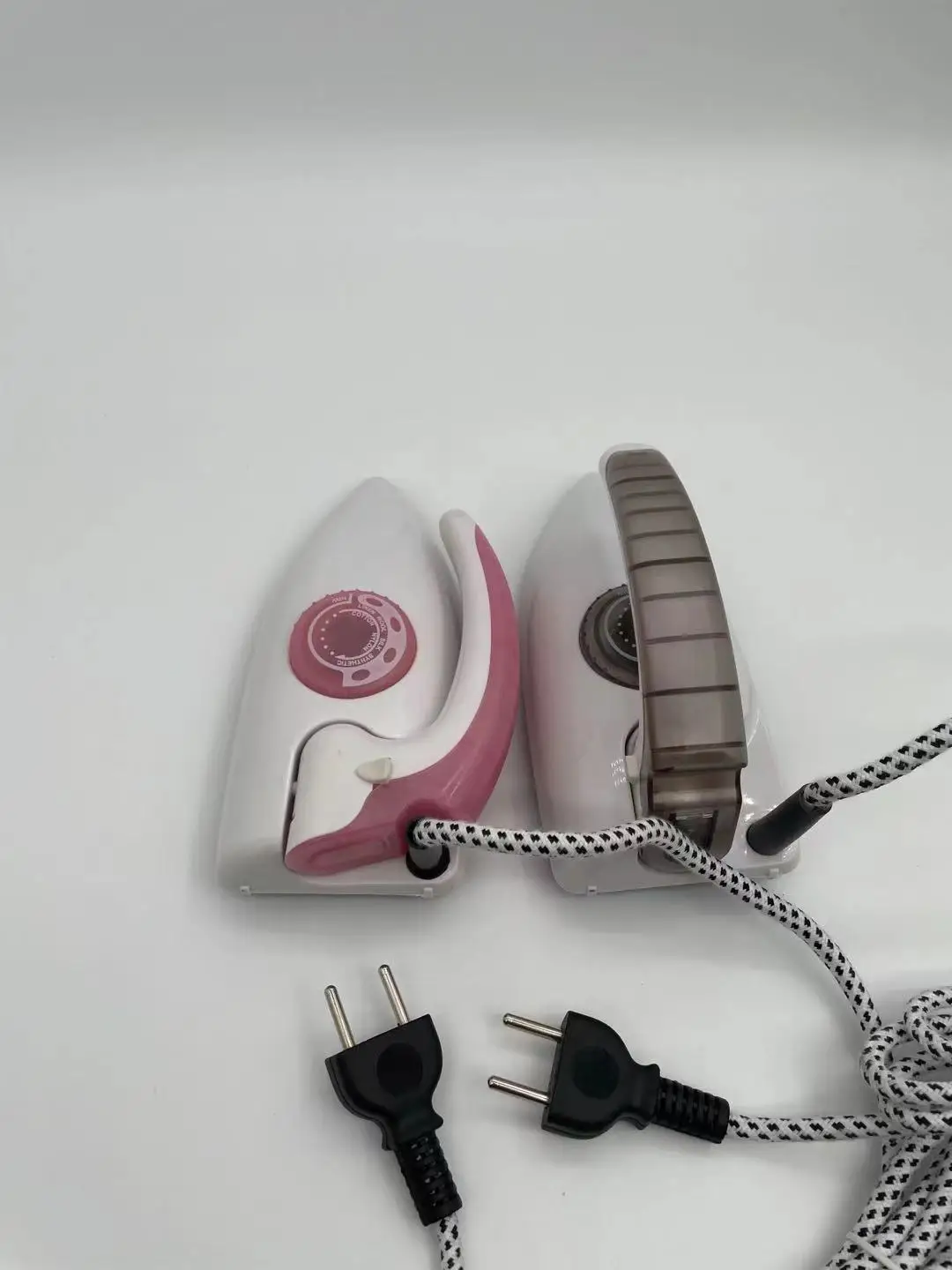 Jiema Electrical Appliance Factory, which has been exporting for 21 years, mainly produces a variety of electric irons