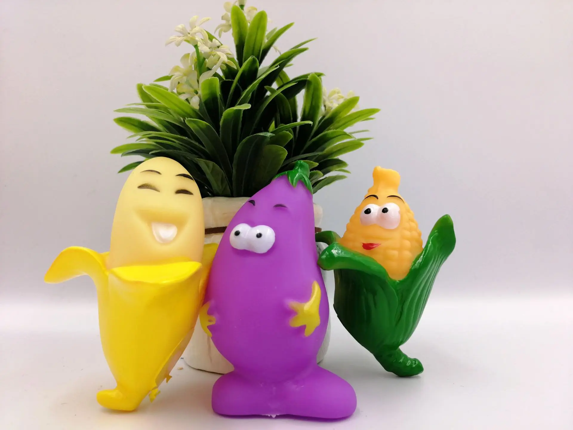 Hot Selling Wholesale Price Vegetable Shape Chew Toy Durable Safety Latex Squeak Toy Interactive Indoor Training Tools Funny Toy