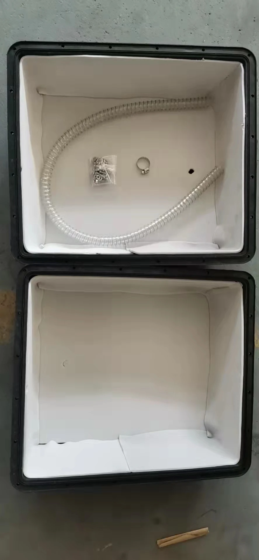 ZD-7 Plastic  battery box use for 24V120Ah gel battery with heat protection