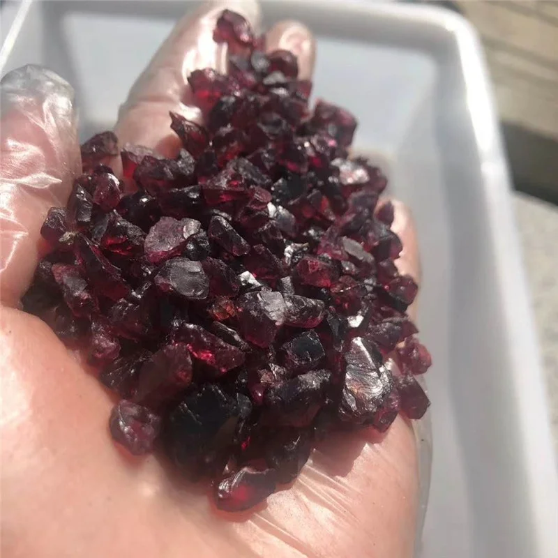 Wholesale natural unpolished crystals healing raw stones crystal tumble gravel garnet rough
