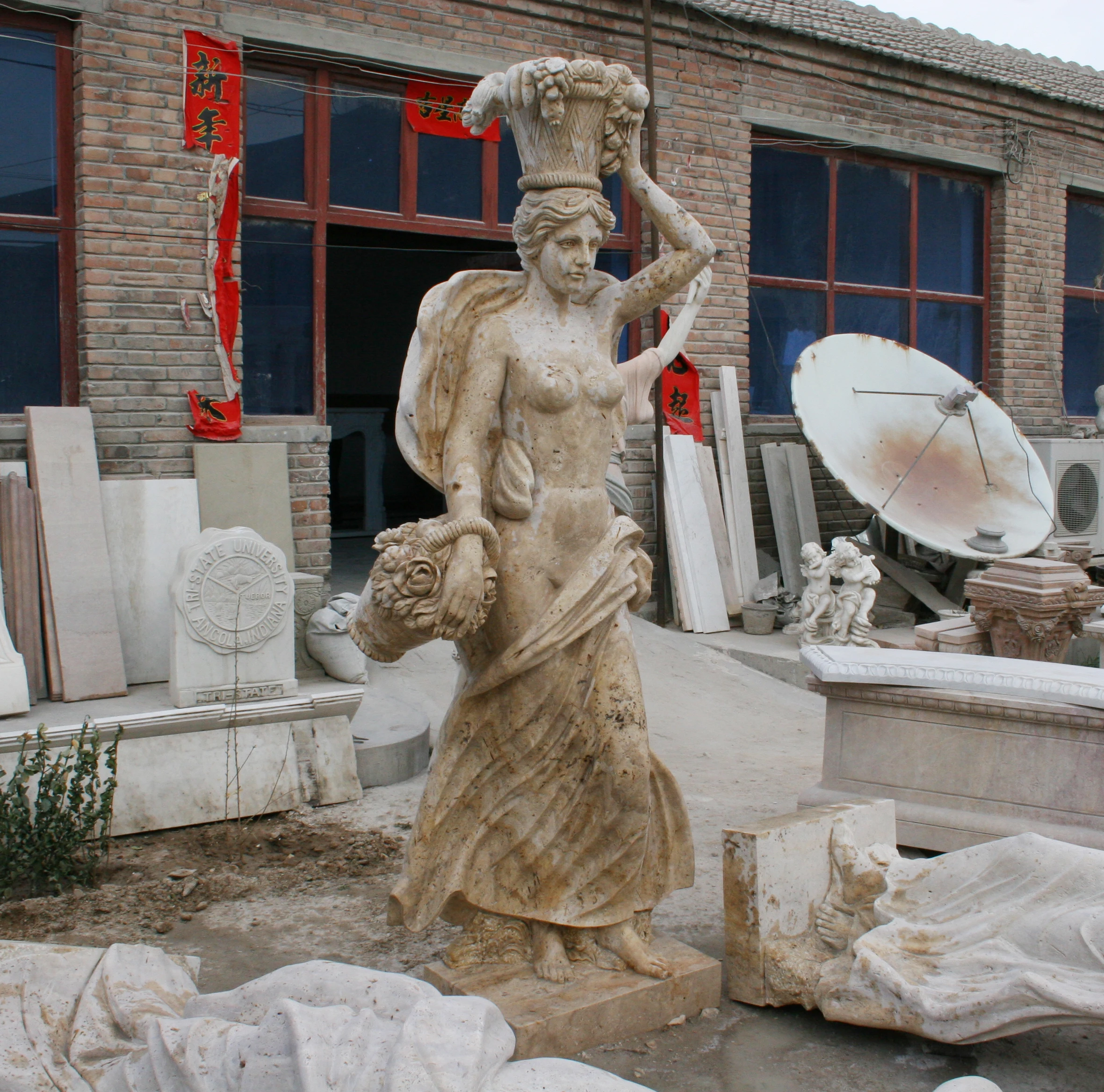 Фабрика по индивидуальному заказу высокое качество лидер продаж наружное украшение для сада желтые мраморные женские статуи товары продажи