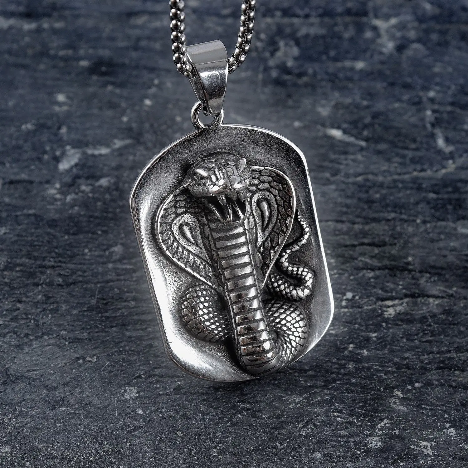 Vintage Jewelry Three-dimensional Embossed Cobra King Mamba Snake Stainless Steel Pendant Necklace