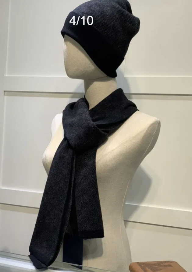 European and American letters warm  showing face small square contrast color knitted hat scarf two-piece set all-match couple