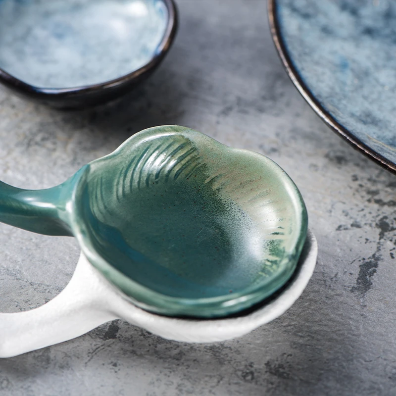 Creative Japanese Style Plum Blossom-shaped Soy Sauce Ketchup Appetizer Ceramic Side Dish Porcelain Dip Bowl Set with Handle