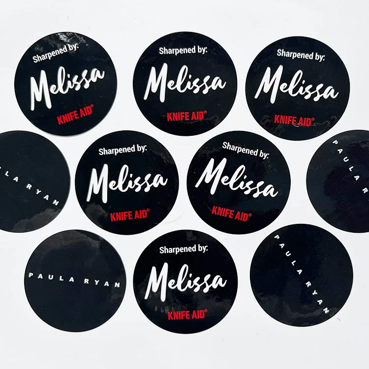 Круглая наклейка на клейкой бумаге