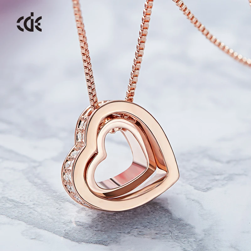 CDE P0900 Custom Jewelry Heart Shaped Gold Pendant Necklace Female Double Heart Necklace For Women