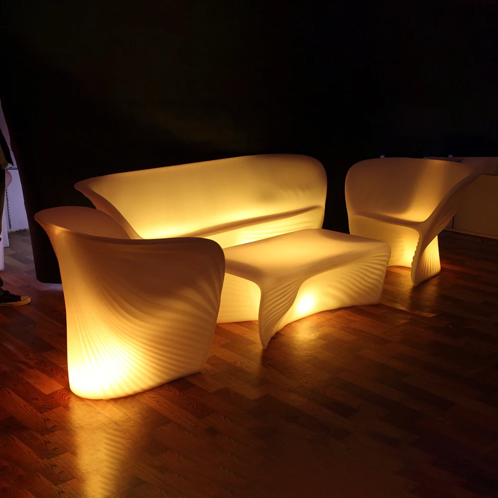 Креативная уличная мебель для патио с подсветкой, пластиковый белый диван и стол в форме волны, набор садовой мебели со светодиодной подсветкой