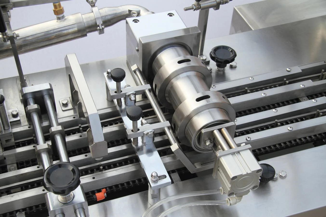 Small Scale Cream and Jam Filling Biscuit Sandwiching Machine with Conveyor