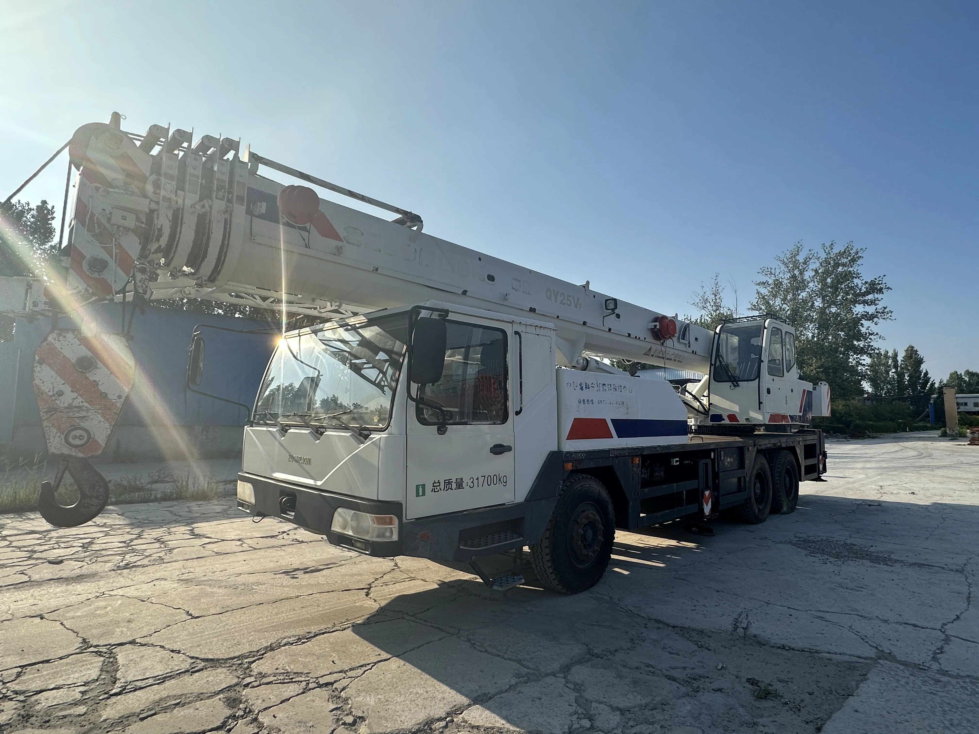 Truck Crane With Price 25 Ton Hydraulic Telescopic Boom Lifting Crane For Construction Machine