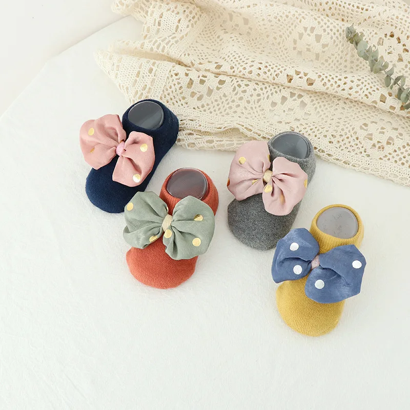 Детские варежки и носки Uron детские с бантом обувь для