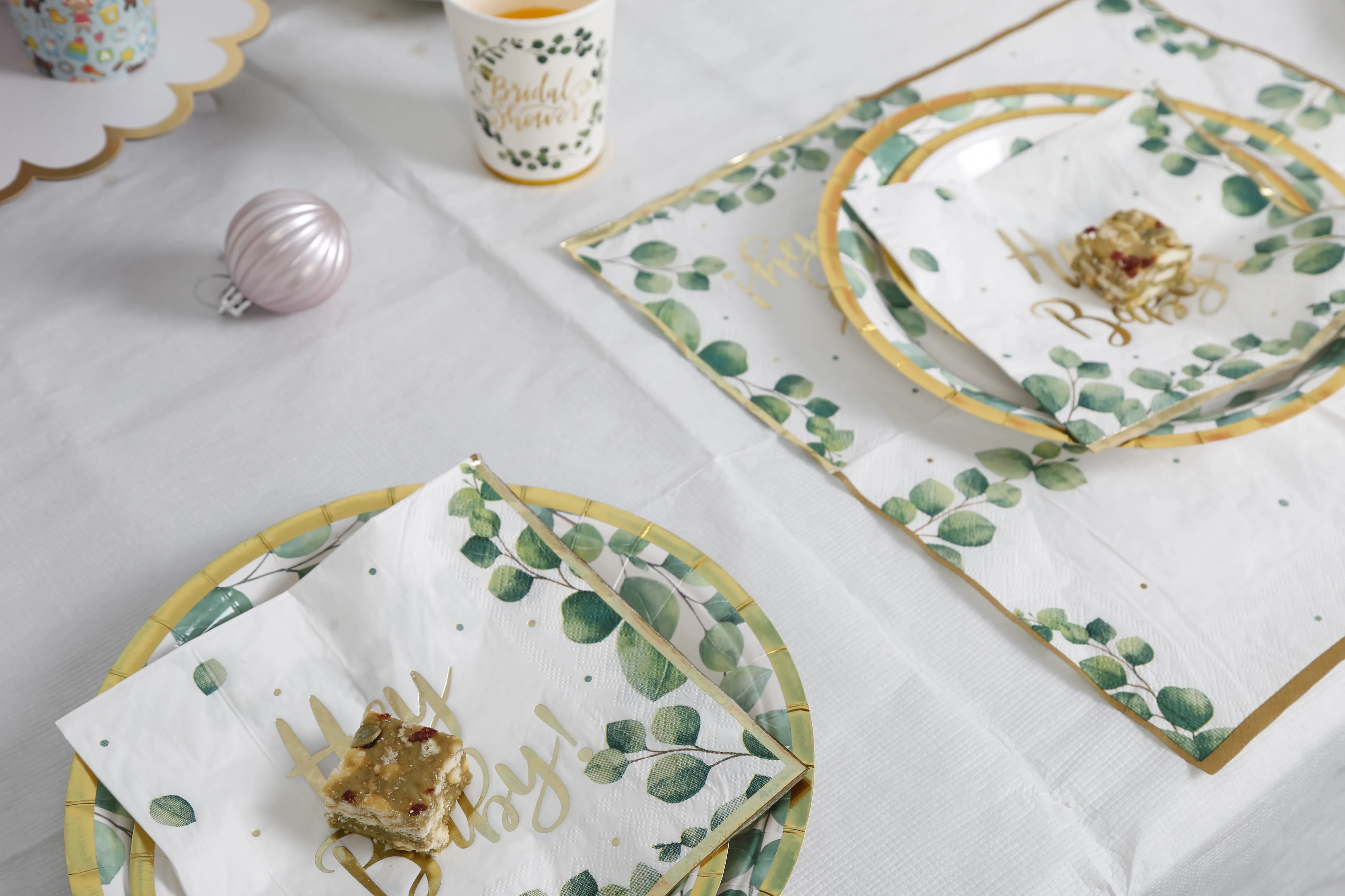 Green leaf gold foil printed paper napkins for decoupage hand towels disposable cutlery set with napkin