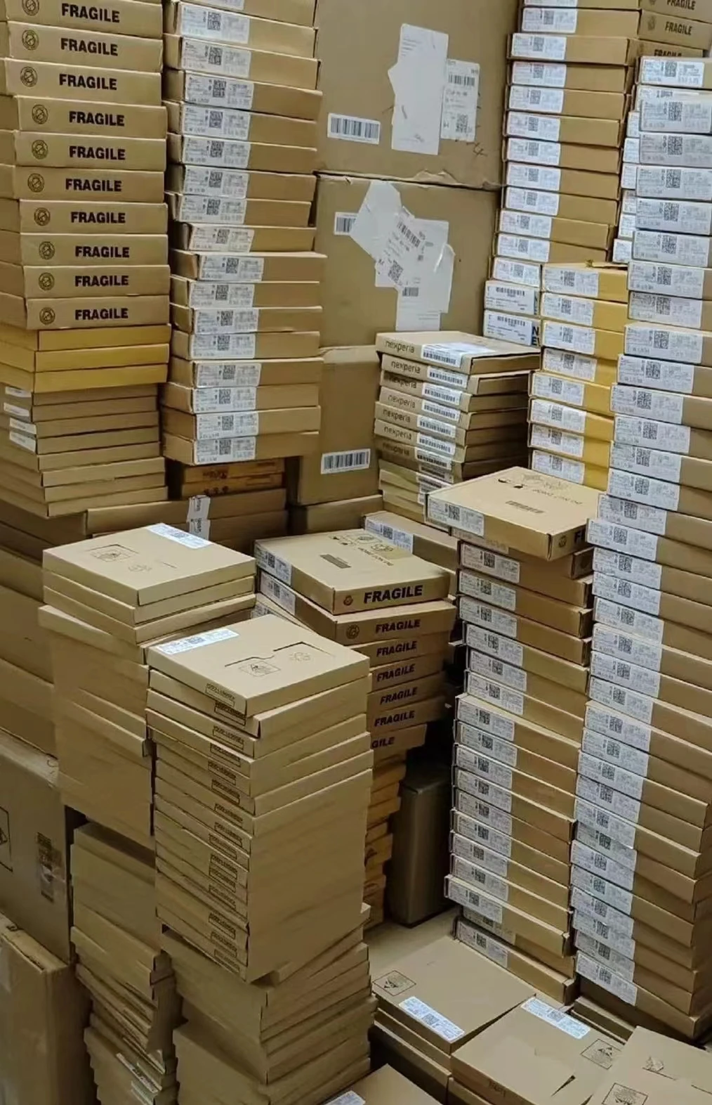 New SMD Capacitors Original SMD tantalum capacitors low impedance TPSX337K004R0100 330UF 4V + 10% X