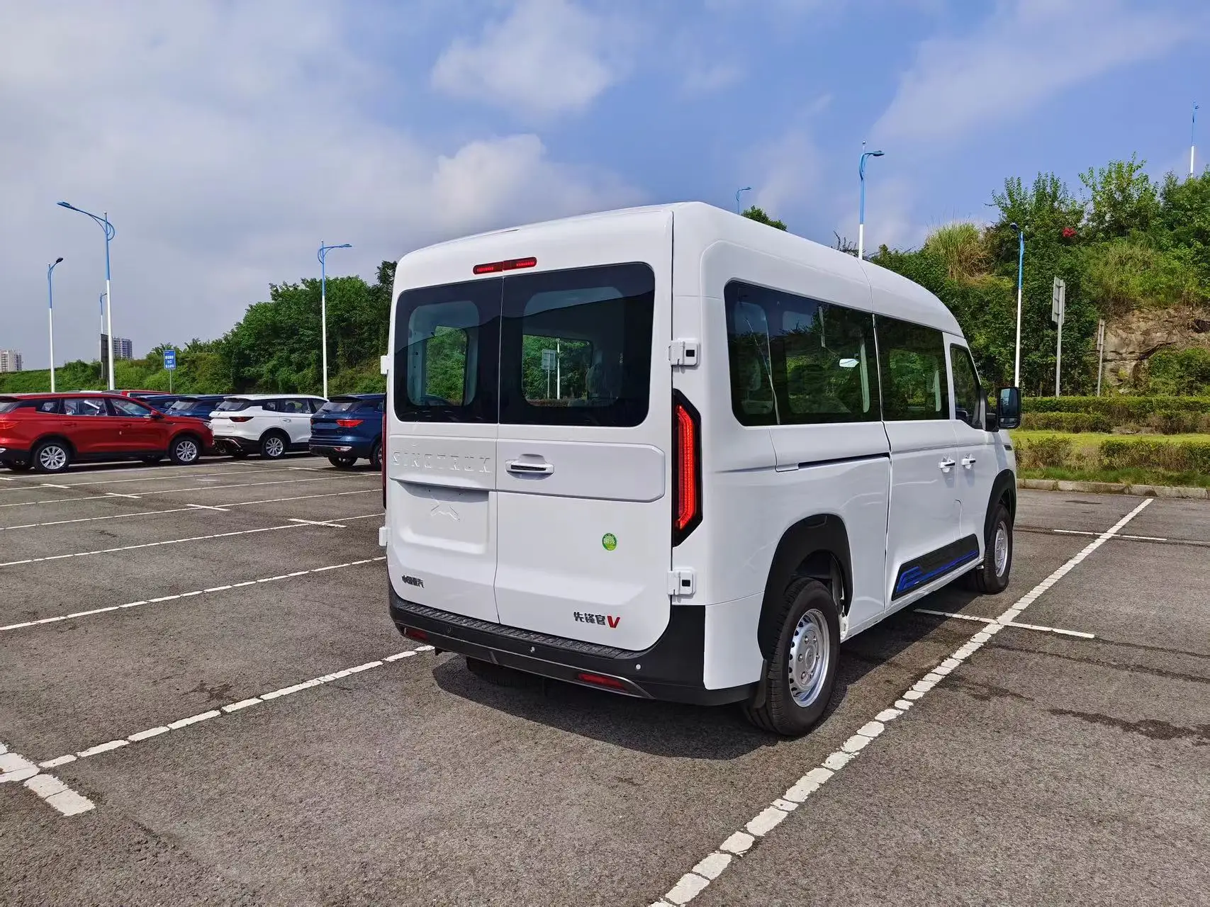 2024 New Diesel Cargo Van Mini Bus Popular  City Car for Daily and Urban Use